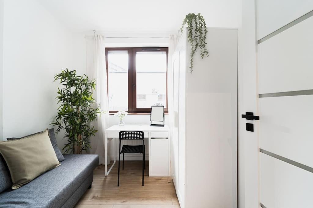 City Center - 3 Rooms - New Building - Private Parking Place - Garage Wrocław Exterior foto