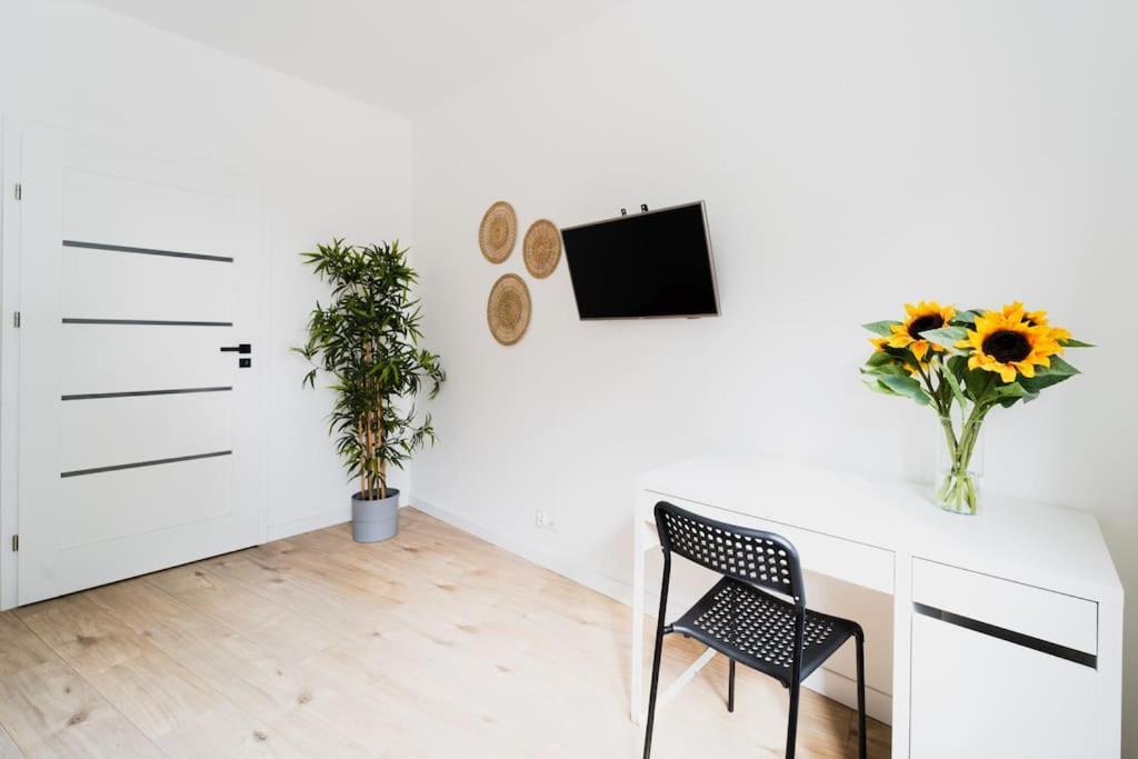 City Center - 3 Rooms - New Building - Private Parking Place - Garage Wrocław Exterior foto
