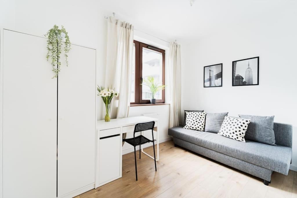City Center - 3 Rooms - New Building - Private Parking Place - Garage Wrocław Exterior foto