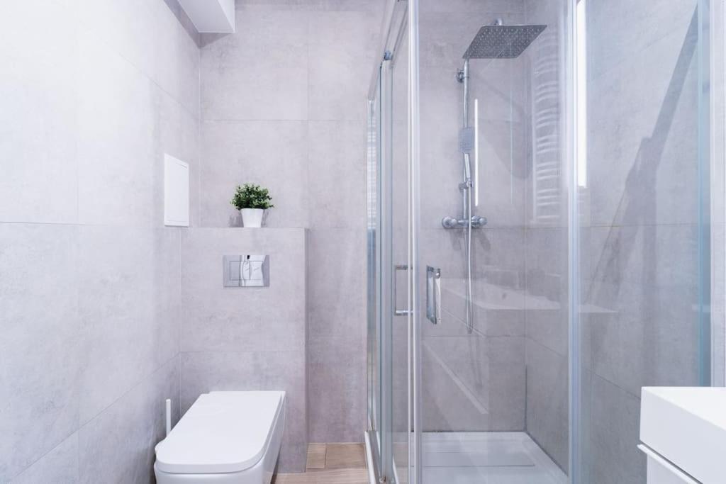 City Center - 3 Rooms - New Building - Private Parking Place - Garage Wrocław Exterior foto